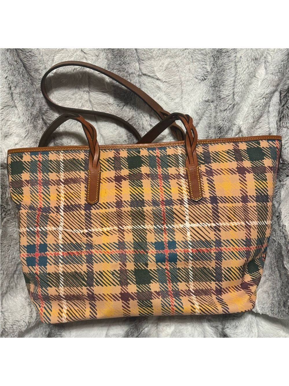Dooney & Bourke - Tartan Plaid Collection Large Tote - EUC - Zipper Top Closure - Picture 2 of 13